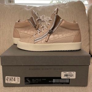 Selling a authentic pair of Giuseppe sneakers. Shoe is in great condition!